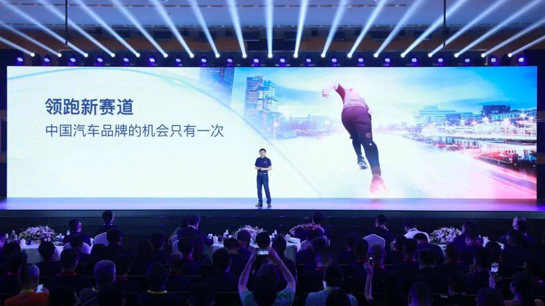 2025新奥马新免费资料,2025新奥马新，免费资料时代的曙光